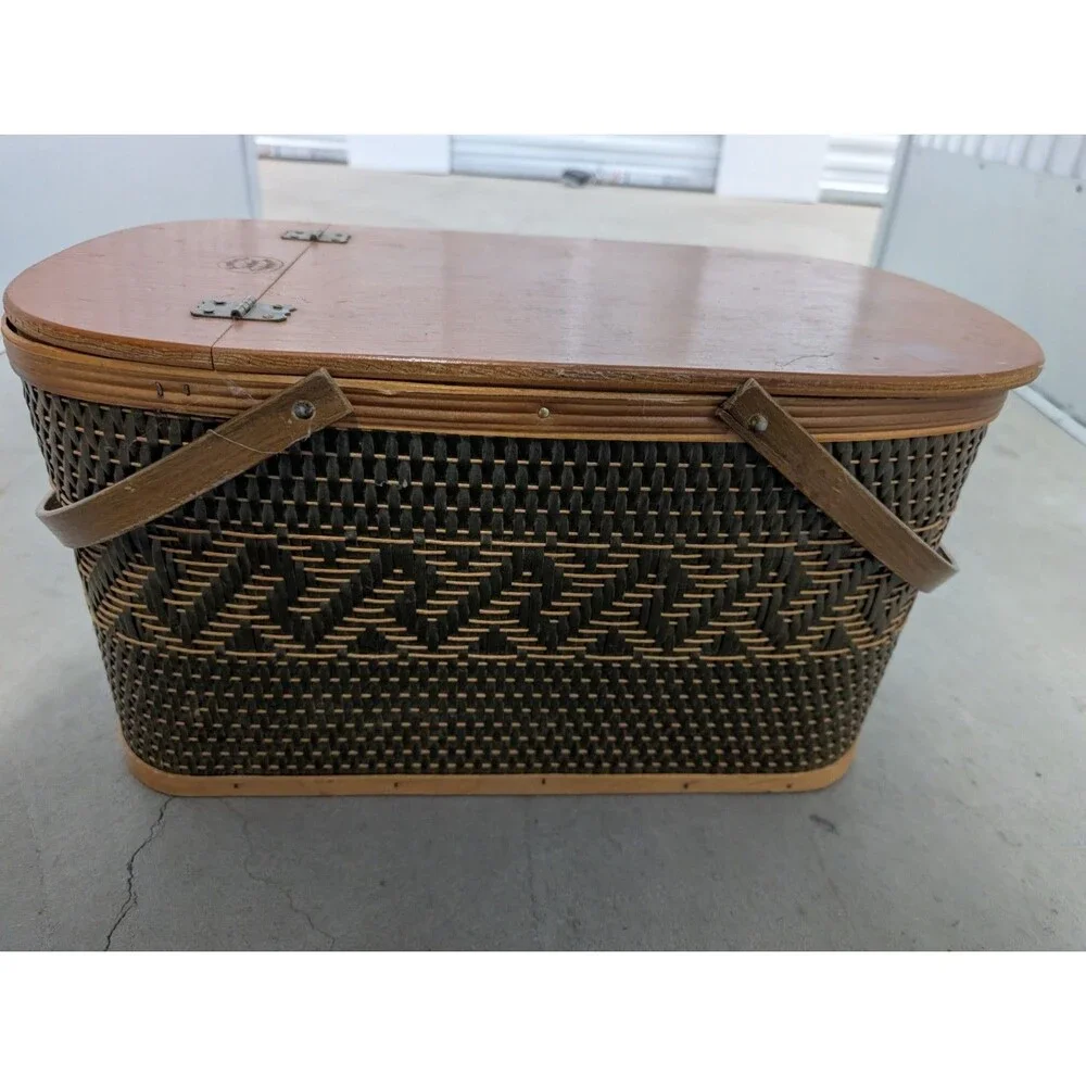 Vintage Hawkeye Burlington Basket Co Woven Picnic Basket 1940's To 1960's